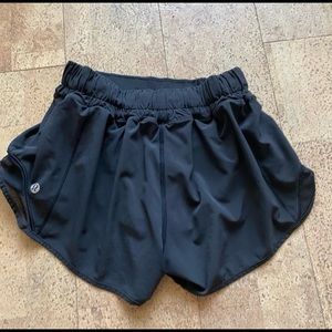 Lululemon Black Hotty Hot 2.5 inch shorts